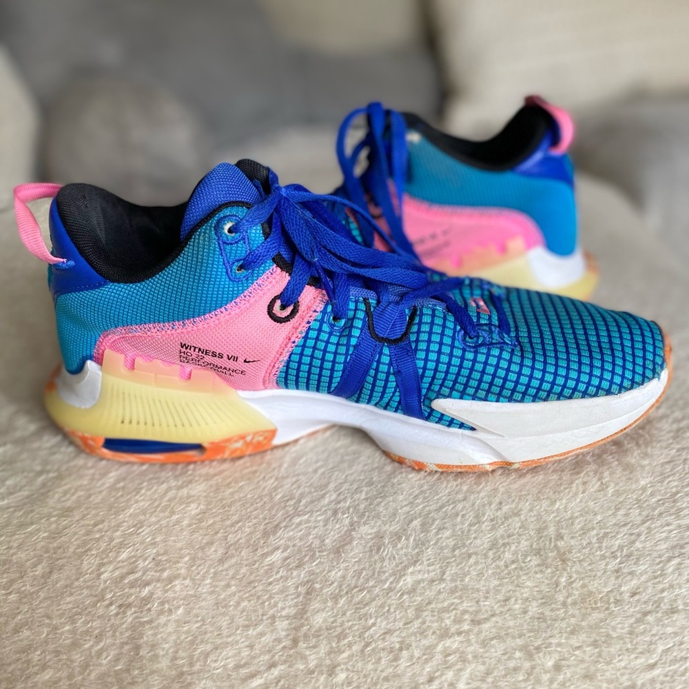 Men’s 10 1/2 Nike LeBron Witness 7 Hyper Blue and Pink Athletic Shoes